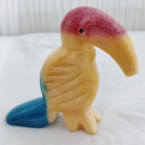 Vintage Onyx Toucan Bird Figurine Tropical Red Yellow Blue Carved Stone 5 in (A) - Picture 1 of 5